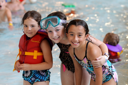 3 kids swimming